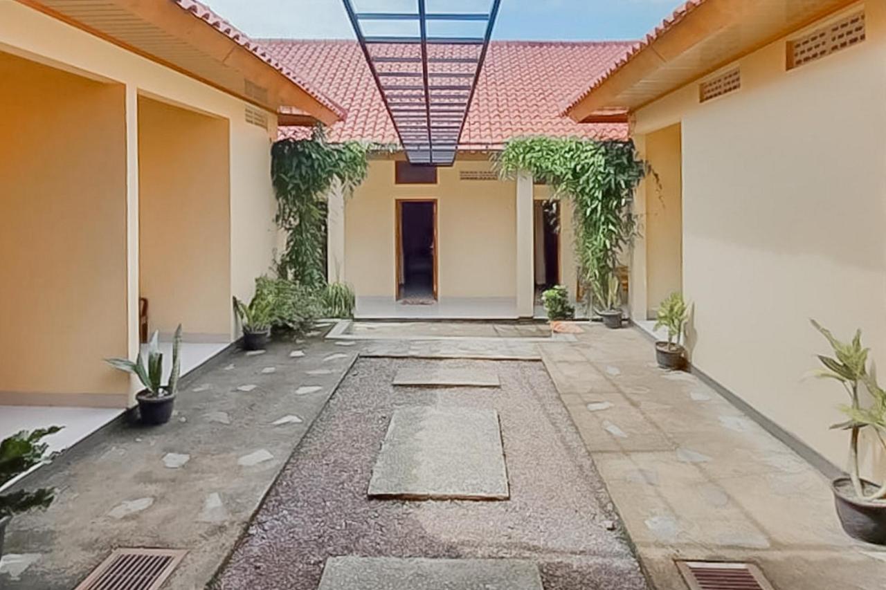 Hotel Reddoorz Syariah Near Tugu Lampu Gentur Cianjur Exteriér fotografie